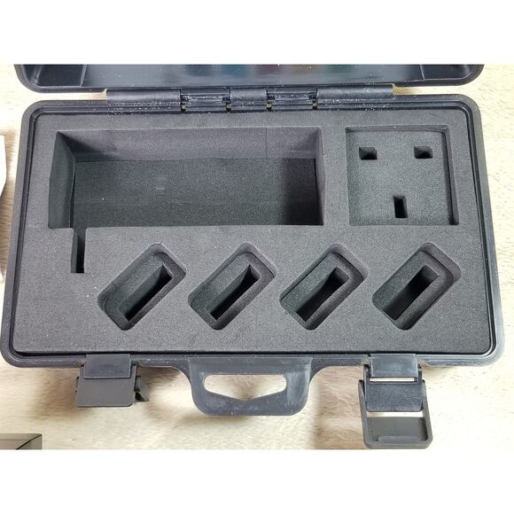 Insignia Travel Converter & 5 Adapter Plugs + Case Color Black NS-MTC1875 - Picture 9 of 12